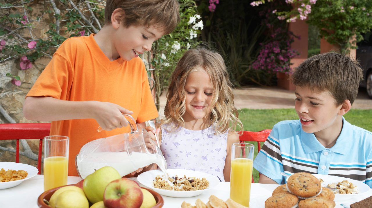 Fuel Your Kids with a Healthy Breakfast Fuel Your Kids with a Healthy Breakfast