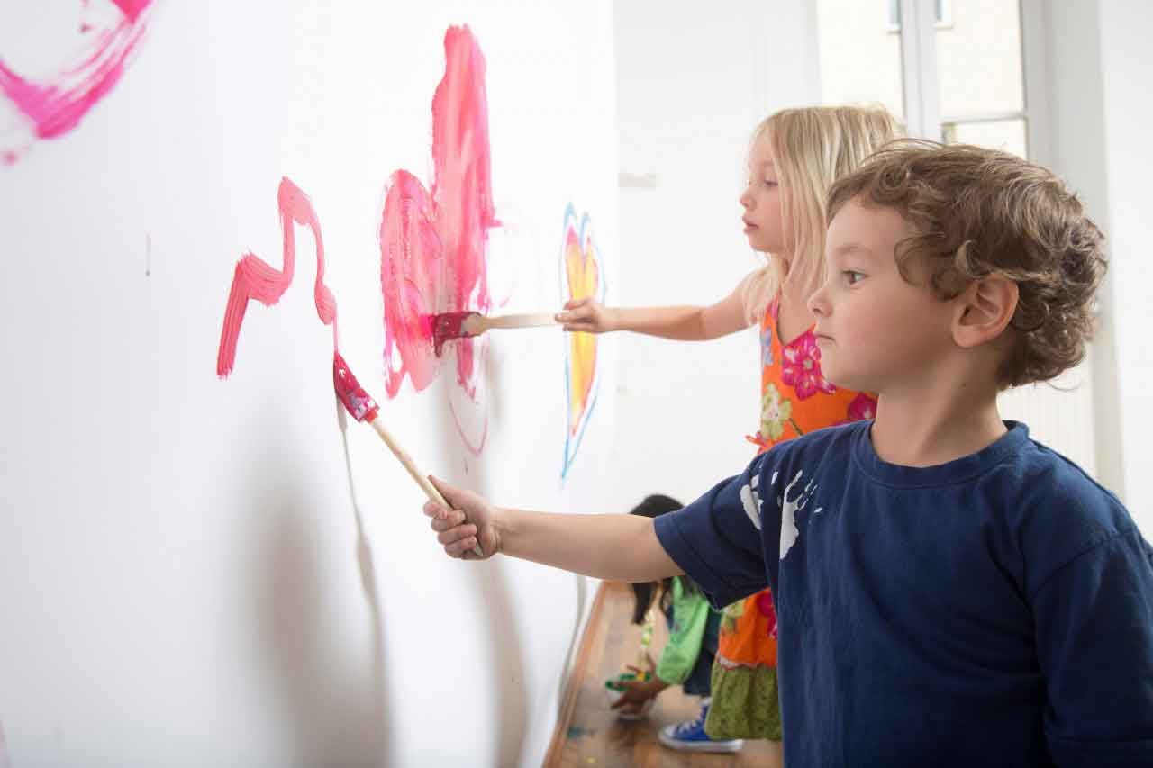 Paint the scene. Children's Paint Painting. Children Painting the Wall. Painting EYFS Kids. Акрилом с детьми.