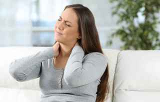 woman wondering what is fibromyalgia