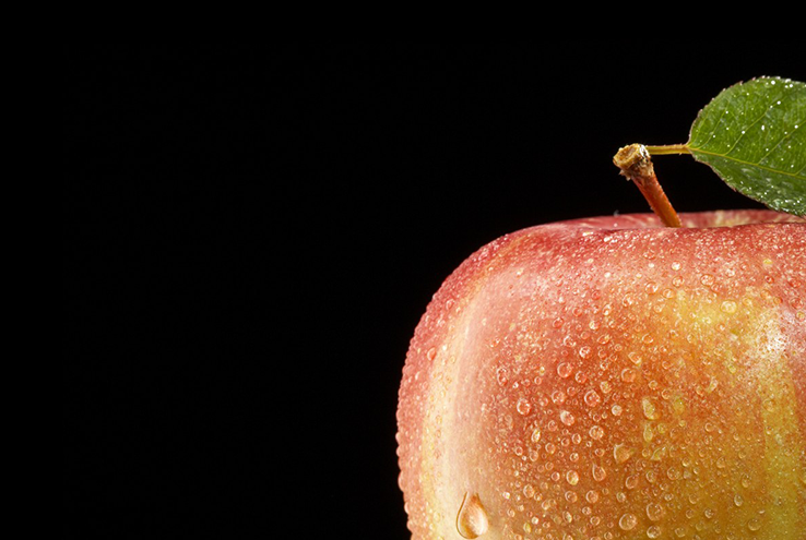 Close-up of apple, studio shot --- Image by © Marc Wuchner/Corbis