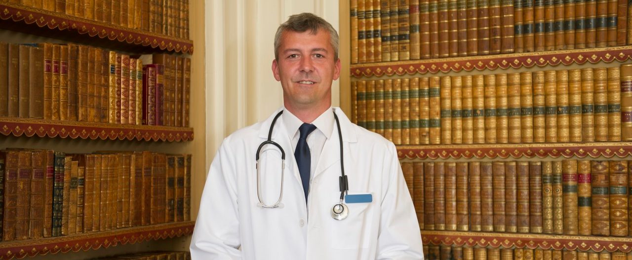 0042-11-30T00:00:00.000-06:00 06 Aug 2012 --- Doctor standing in library --- Image by © Les and Dave Jacobs/cultura/Corbis