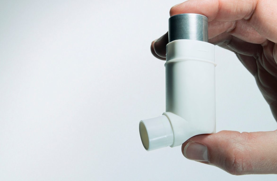 Hand holding asthma inhaler --- Image by © Bernd Vogel/Corbis