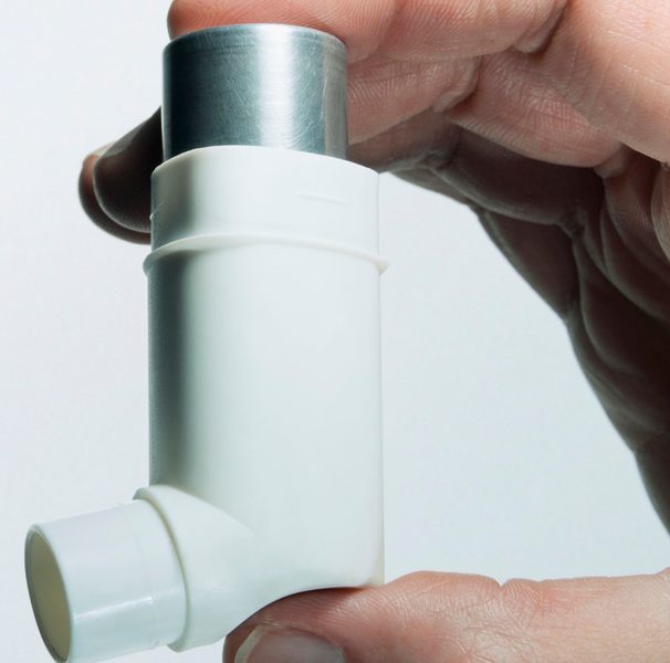 Hand holding asthma inhaler --- Image by © Bernd Vogel/Corbis