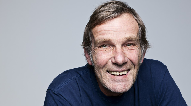 42-32914175 Studio portrait of senior man smiling --- Image by © Norbert Schaefer/Corbis