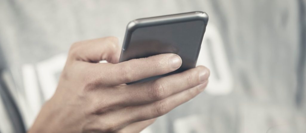 Smartphones Can Cause Hand Pain