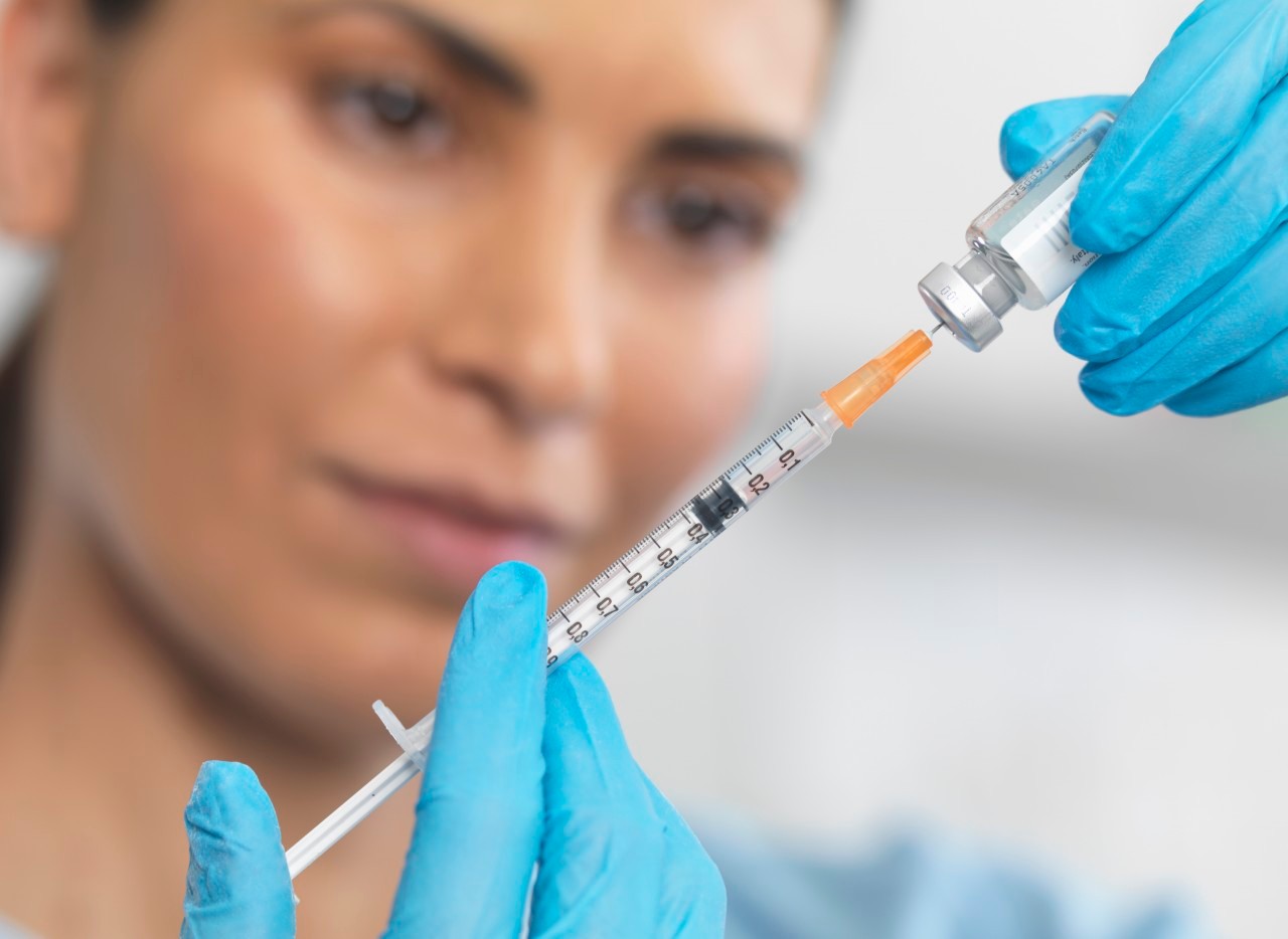 08 Feb 2014 --- Close up of nurse preparing a syringe for an injection --- Image by © Rafe Swan/Corbis