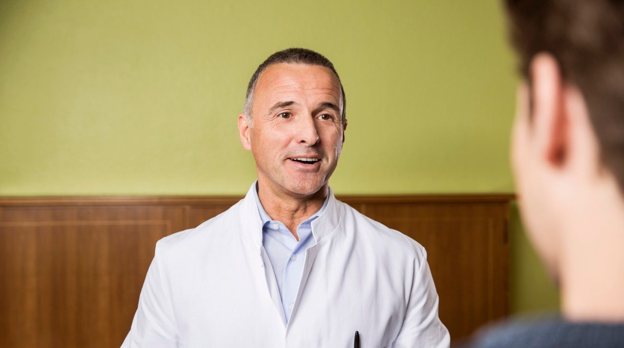 03 Apr 2014 --- Doctor with digital tablet talking to patient --- Image by © Mareen Fischinger/Westend61/Corbis