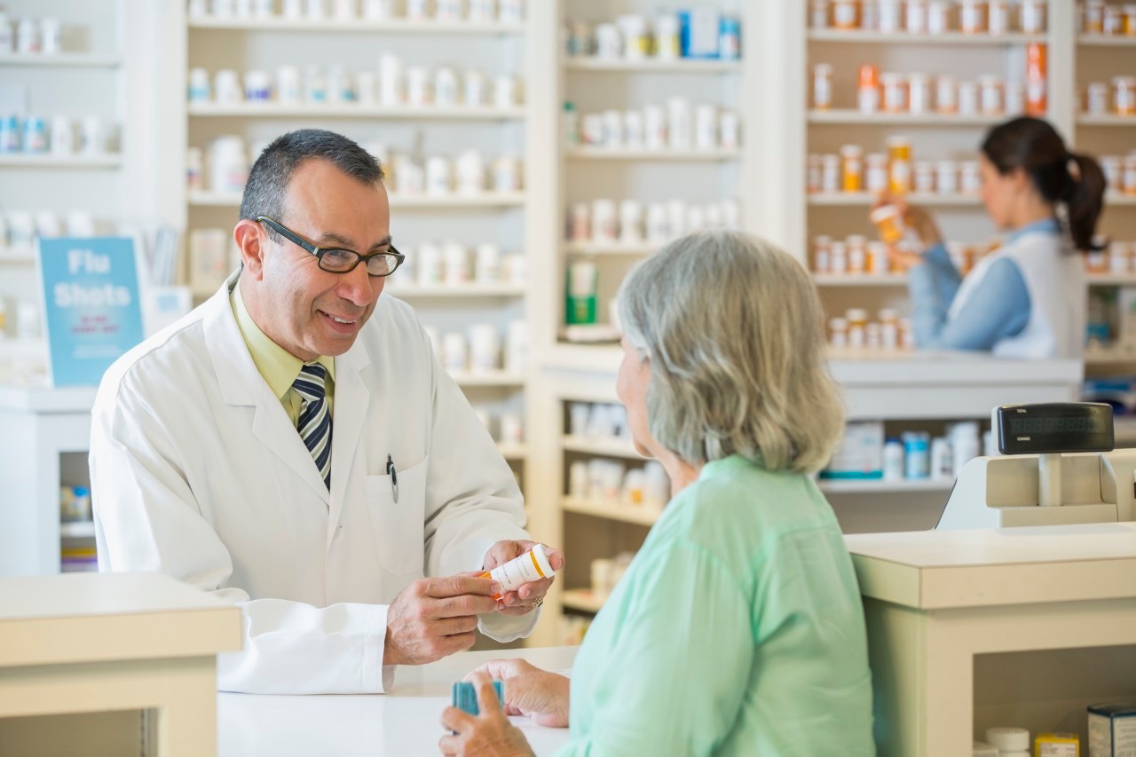 19 May 2013, Houston, Texas, USA --- Pharmacist talking to customer --- Image by © Terry Vine/Blend Images/Corbis