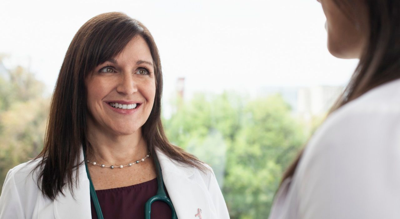 0042-11-30T00:00:00.000Z Smiling female doctor --- Image by © Samantha Mitchell/Corbis