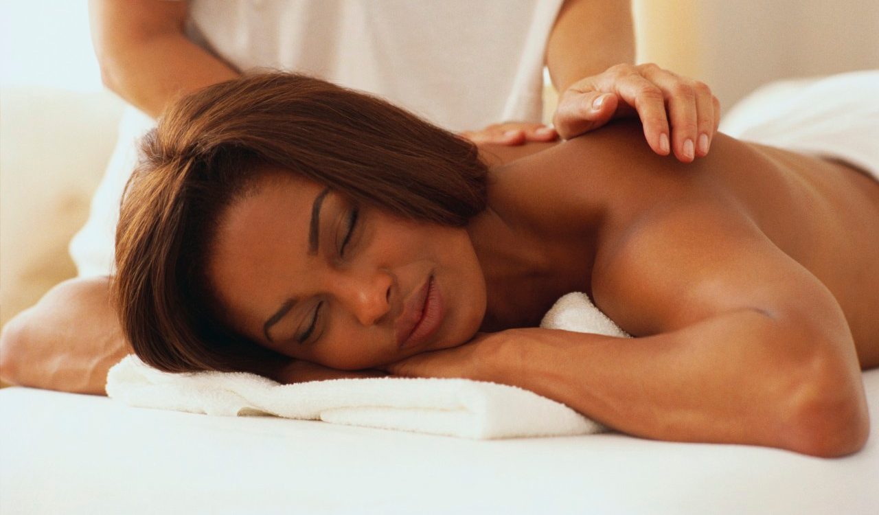 Woman having a massage --- Image by © Rob Lewine/Tetra Images/Corbis