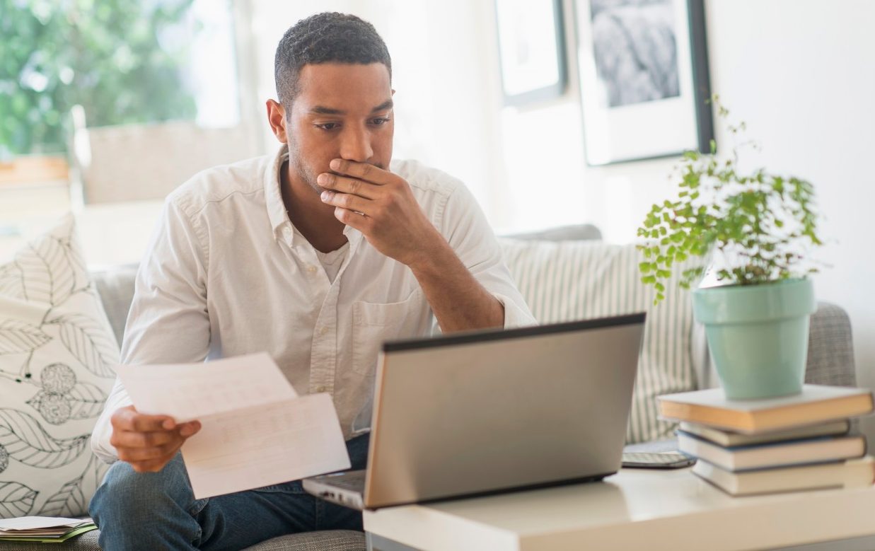 09 Oct 2014 --- Man paying bills online --- Image by © Tetra Images/Corbis