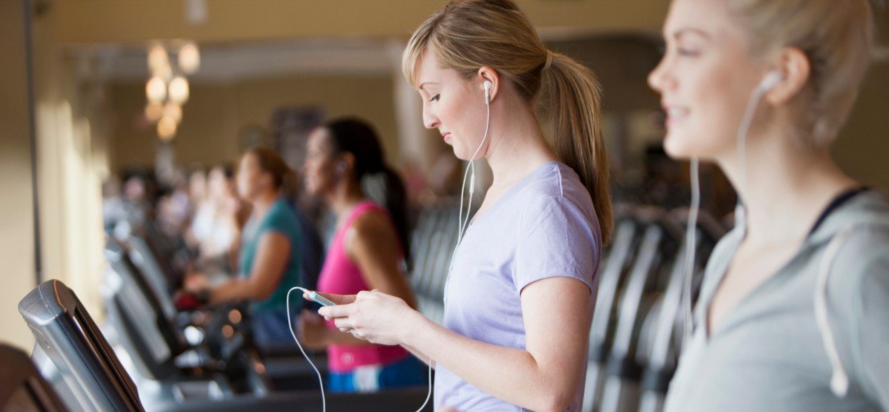 0042-11-30T00:00:00.000Z 11 May 2012 --- Caucasian women using mp3 players on treadmills in gym --- Image by © Jose Luis Pelaez Inc/Blend Images/Corbis