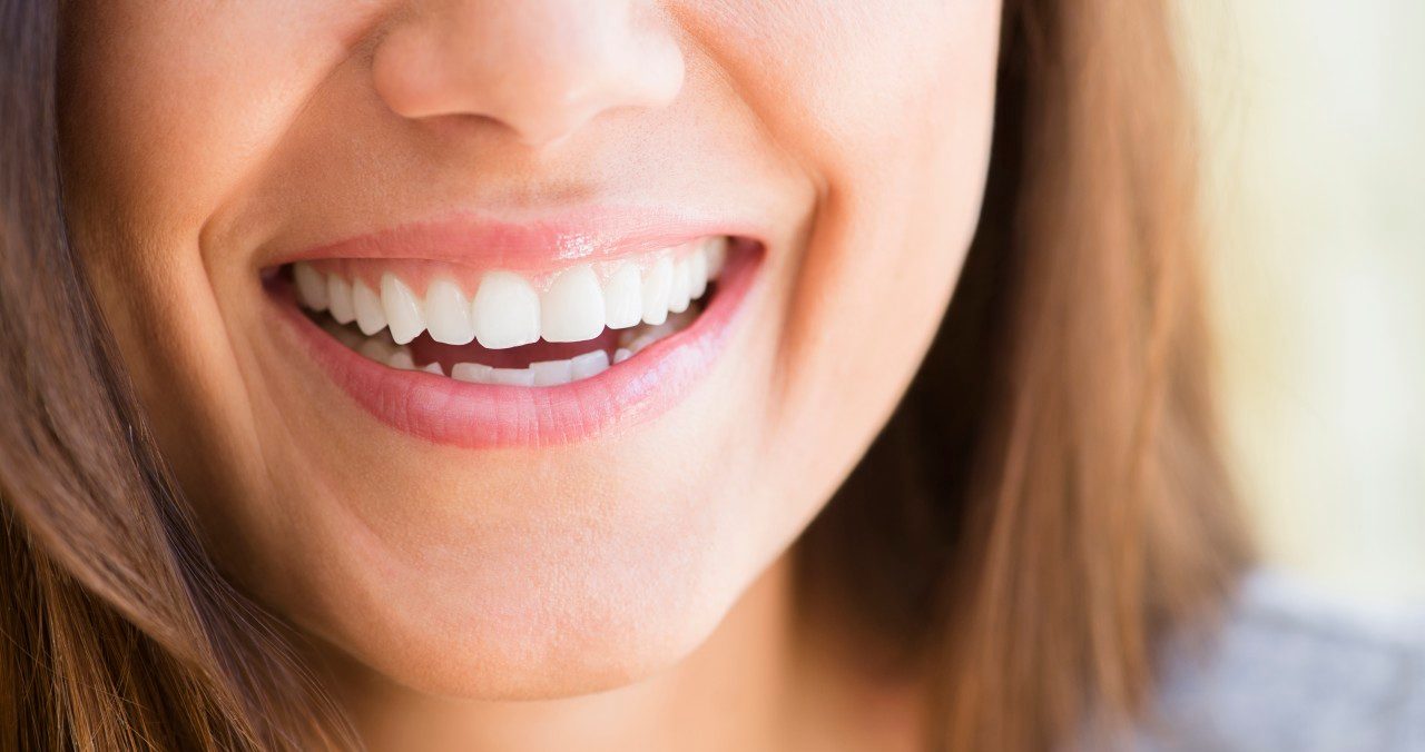 0042-11-30T00:00:00.000Z 01 May 2014 --- Close up of woman's smile --- Image by © JGI/Jamie Grill/Blend Images/Corbis
