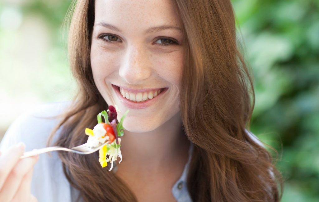 25 Oct 2013 --- Young woman eating a salad. --- Image by © IAN HOOTON/Science Photo Library/Corbis