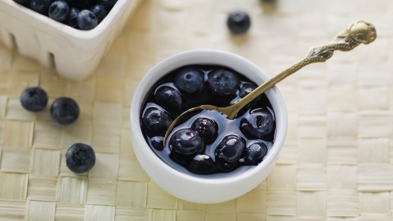 0042-11-30T00:00:00.000Z 31 Aug 2013 --- Fresh blueberries in bowl --- Image by © Hero Images/Corbis