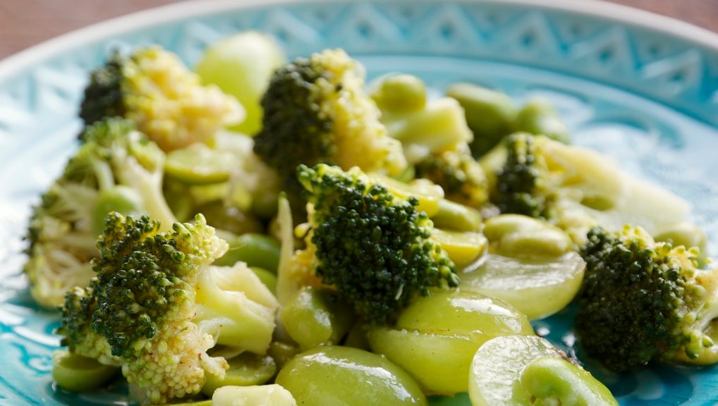 0042-11-30T00:00:00.000Z 25 Mar 2014 --- Broccoli, Fava Bean and Grape Salad --- Image by © Harald Walker/Westend61/Corbis