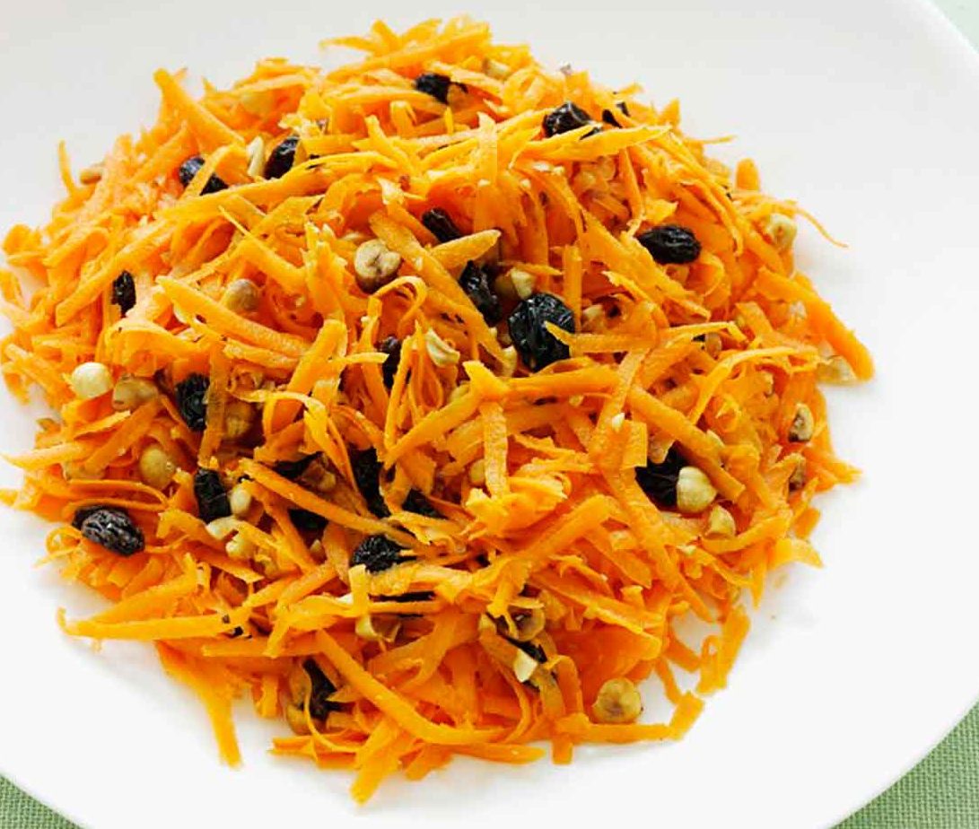 Kale Salad with Shredded Carrots and Raisins