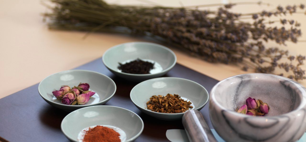 0042-11-30T00:00:00.000Z Mortar and Pestle with Dried Herbs --- Image by © Radius Images/Corbis