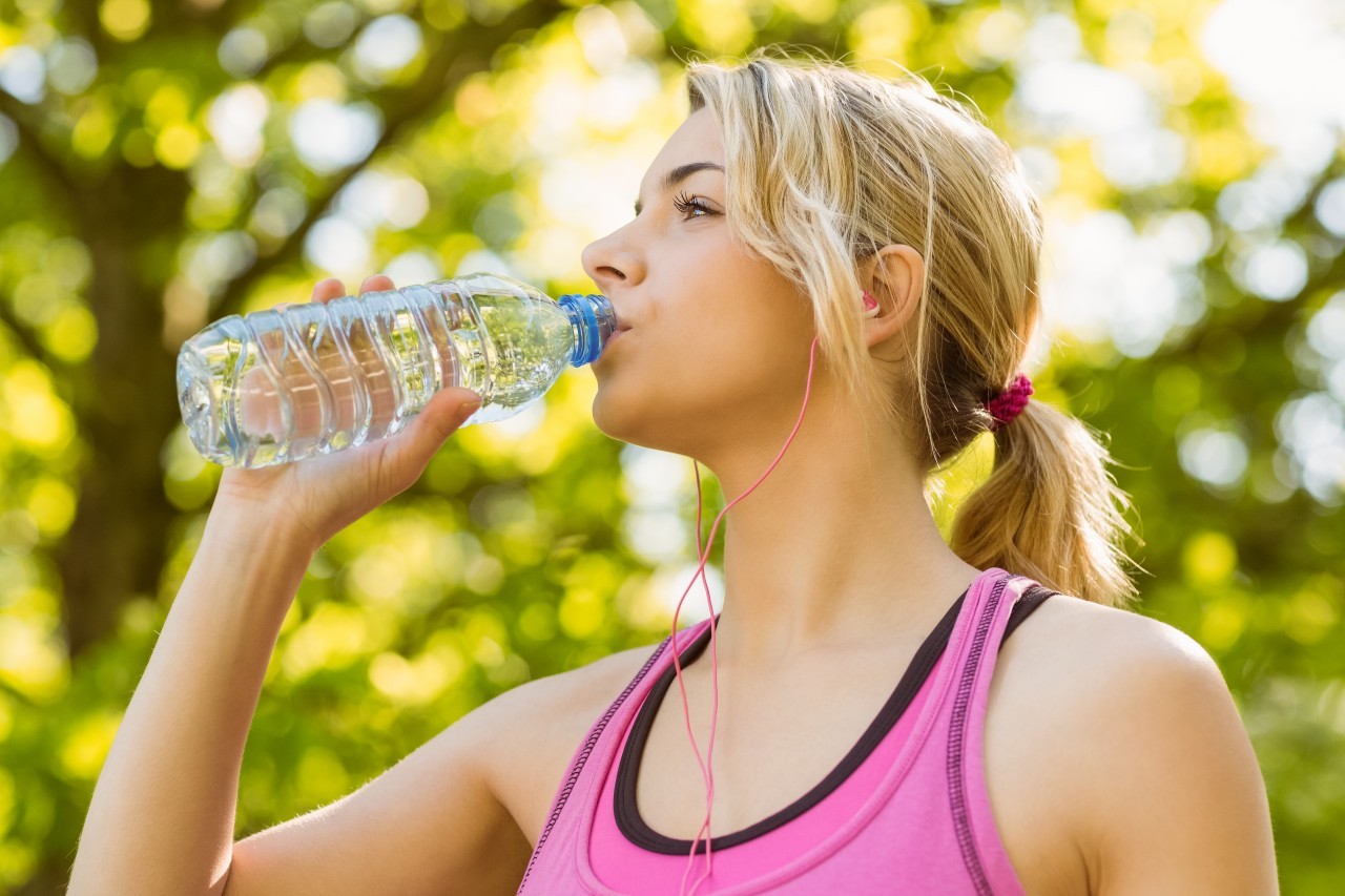 28 May 2014 --- Fit blonde drinking from her water bottle --- Image by © Wavebreak Media LTD/Wavebreak Media Ltd./Corbis